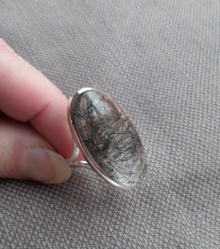 Zilveren ring gezet met grote ovale Toermalijnkwarts 20 mm